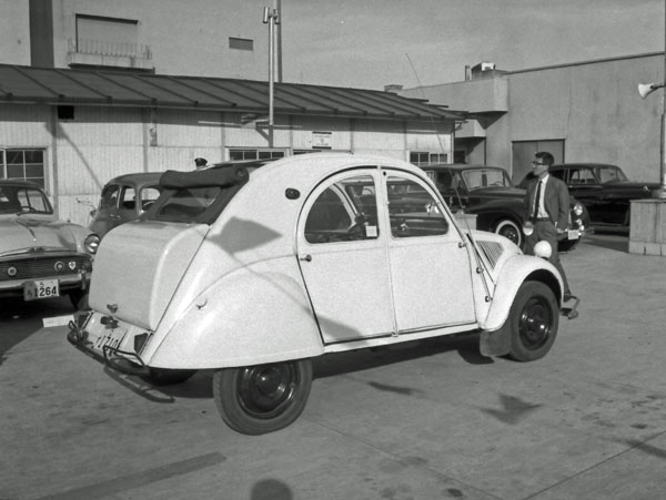 02-2b (138-48) 1955 Citroen 2CV AZ.jpg