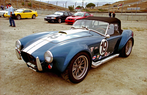 02-2d (04-64-29) 1964-66 AC Cobra 427 (ラグナ・セカ）.jpg