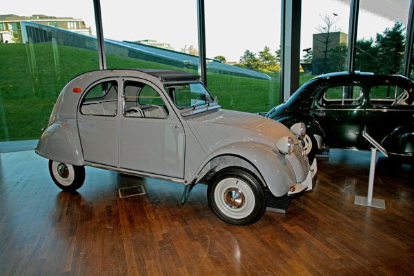 02-3a 08-01-13_0081 1960 Citroen 2CV AZ.JPG