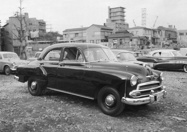 02-4a (091-26) 1951 Chevrolet Styleline Special 4dr Sedan.jpg