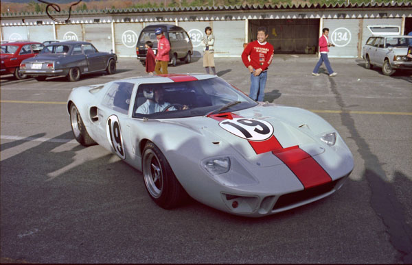 03(80-13-16) 1967 Ford GT40.jpg