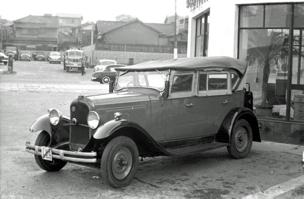 03-1b (043-22) 1932 Citroen C-4 (1960 赤坂溜池・日英自動車）.jpg