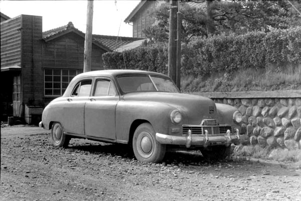 03-2-47a 018-15 1948 Kaiser Special 4dr Sedan.jpg