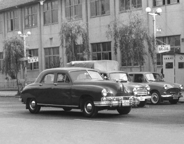03-2-47b 001-11a 1948 Frazer Standard Sedan.jpg