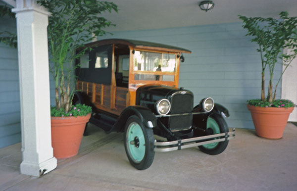 03-2a 1927-2a (98-F05-01) 1927 Chevrolet StasionWagon.jpg