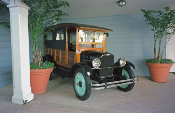 03-2a 1927-2a (98-F05-01) 1927 Chevrolet StasionWagon.jpg