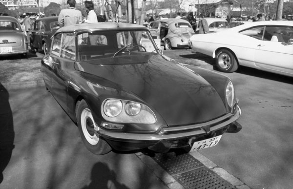 03-4a 318-23 1968 Citroen ID19B　(DSの廉価版）.jpg