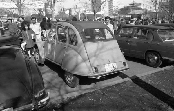 03-4c (317-19) 1967 Citroen 2CV AZL.jpg