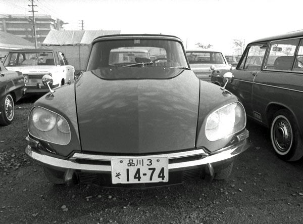 03-5a 230-29 1968~ Citroen DS21 2dr Cabriolet.jpg