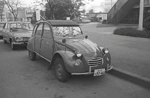 03-6b (208-13) 1966-69 Citroen 2CV AZLM.jpg