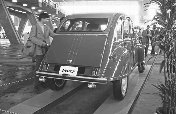 03-7b (211-32) 1970 Citroen 2CV AZLM.jpg