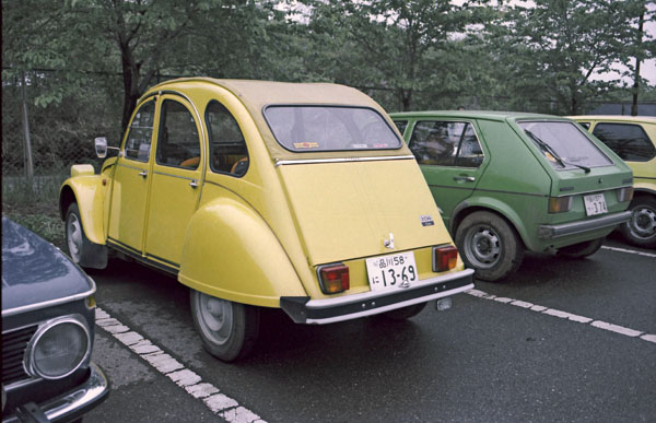 04-1b (81-07b-34) 1975  Citroen 2CV6 Ciub.jpg