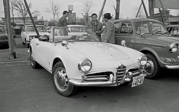 04-2a 101.03 244-16 1956 Alfa Romeo Giulietta Spider Pininnfarina(Type101.03).jpg