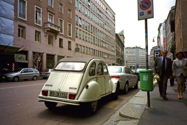 04-4a (01-45-08) 1986 Citroen 2CV V6 Special.jpg