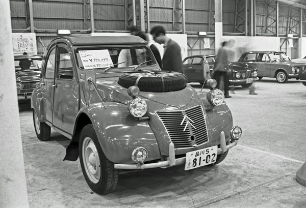 05-3b (219-04) 1967 Citroen 2CV Sahara.jpg