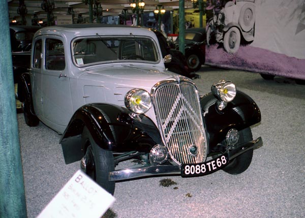 06-1a (03-26-03) 1934 Citroen 7A Saloon.jpg