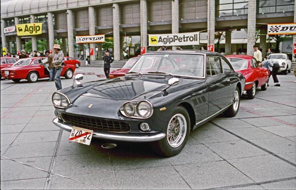 06-1b 86-11a-25 1964 Ferrari 330GT 2+2 Pininfarina Coupe.jpg