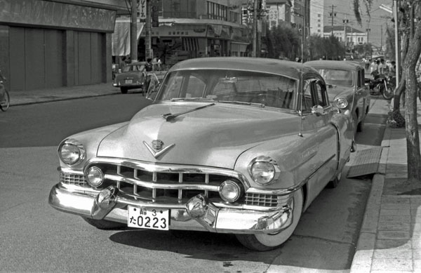 06-2b (006-23) 1951 Cadillac 61 4dr Sedan.JPG