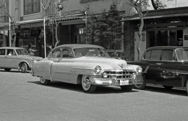 06-2c (026-27) 1951 Cadillac 61 4dr Sedan.JPG