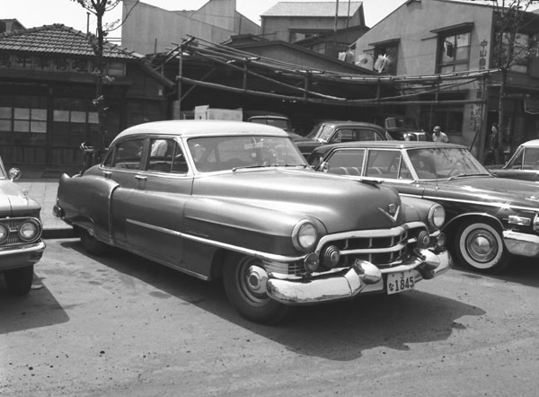 06-3b (095-20) 1951 Cadillac 62 4dr Sedan.jpg