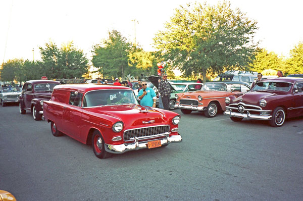 06-4a (98-F09-27) 1955 Chevrolet Sedan Delivery（オーランド市内の土曜ミーティング）.jpg