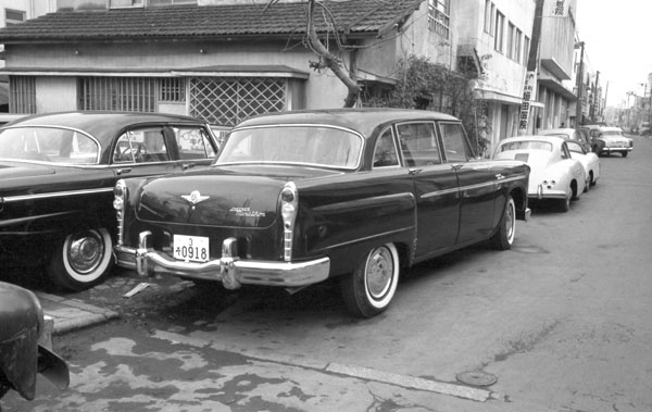 07-1c (080-28) 1961-62 Checker Marathon 4dr Sedan.jpg