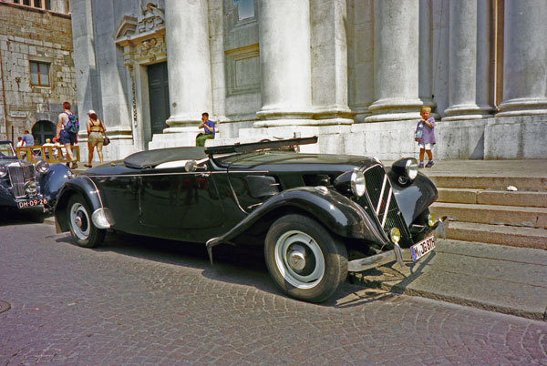 07-4c (00-08-29) 1934-35 Citroen 11CV Normale Roadster.jpg