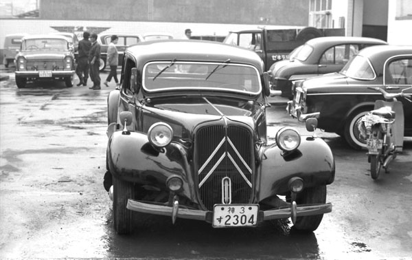 08-3a (079-33) 1945-54 citroen 11CV Normal 4dr Berline.jpg