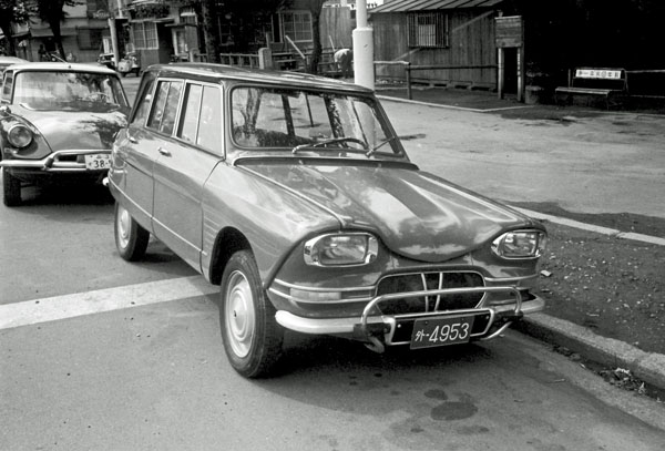 08-6b (157-28) 1961-68 Citroen Ami 6  Fourgonnette.jpg