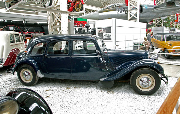 09-11c 08-01-14_0845 1956 Citroen 11CV.JPG