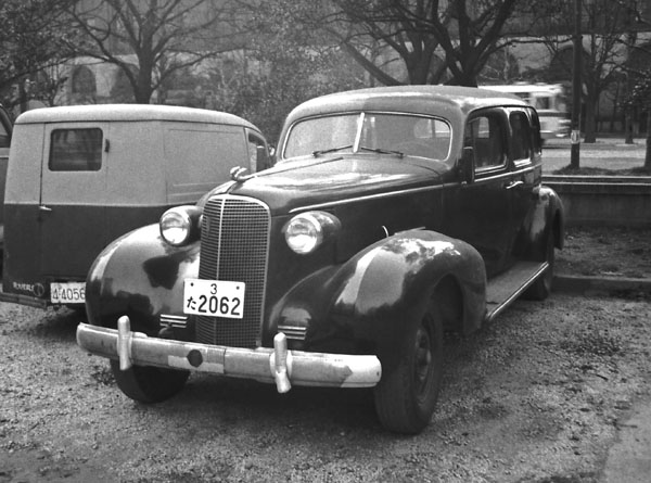 09-1b (048-46) 1937 Cadillac 60 4dr Sean.jpg