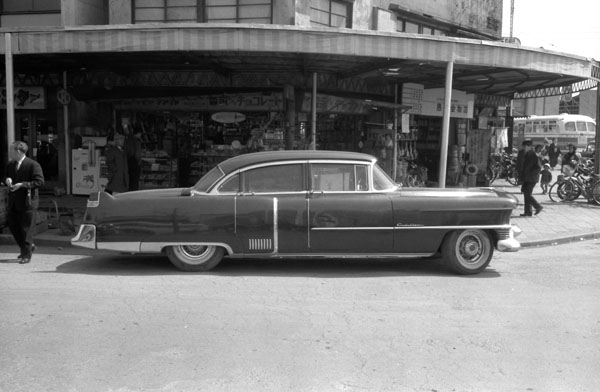 09-2b (093-11) 1954 Cadillac Fleetwood 60 Special 4dr. Sedan.jpg