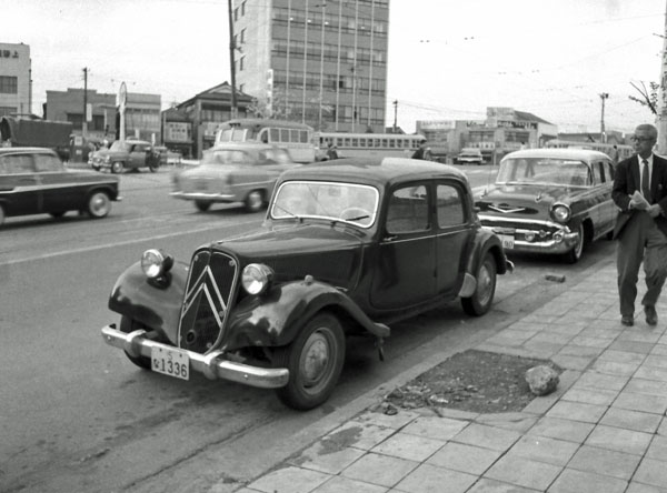 09-3a (091-60) 1953-57 Citroen 11CV Legere.jpg