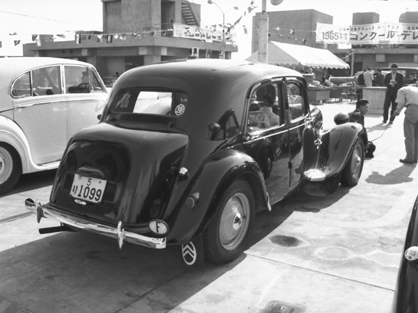 09-5b (137-44) 1953 Citroen 11CV.jpg