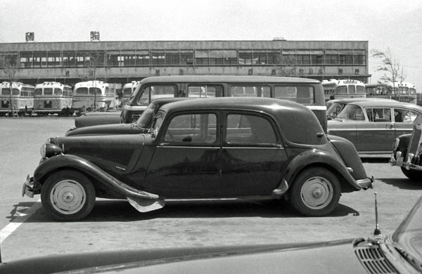 09-8b (008-12)b 1953-57 Citroen 11CV Normale.jpg