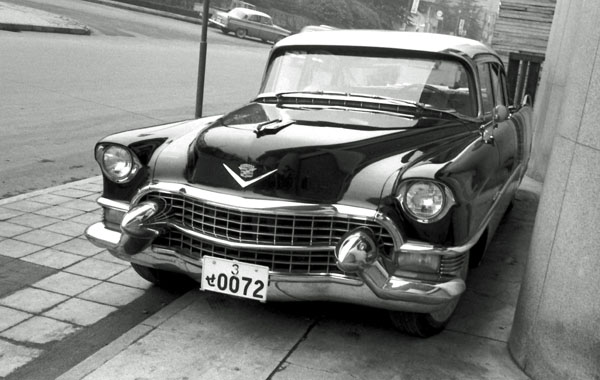 10-1a (057-25) 1955 Cadillac 62 4dr Sedan(アメリカ大使館前）.jpg