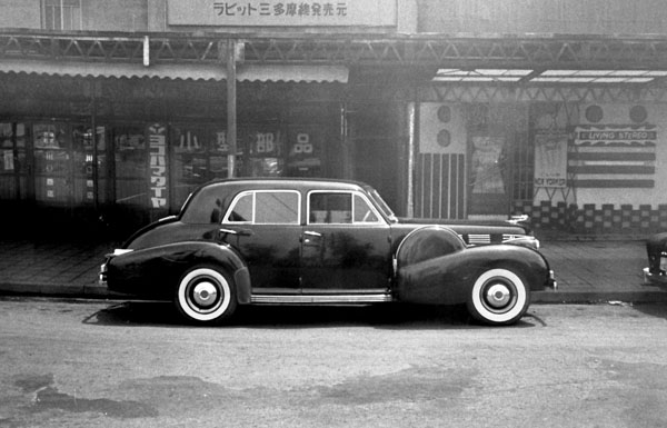 10-1b (070-07) 1938 Cadillac 60S 4dr Special Sedan.jpg