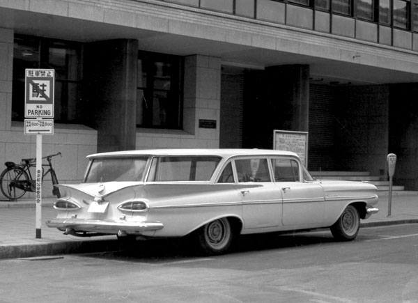 10-5b (002-14) 1959 Chevrolet Parkwood 4dr.JPG