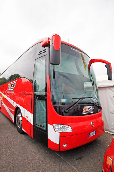 1000-6a 10-07-02_0575 Scuderia Ferrari Service Car(Iveco Irisbus Domino).JPG