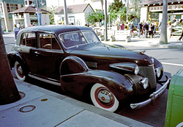 11-1a (98-F06-37) 1939 Cadillac 62 Fisher Touring Sedan.jpg