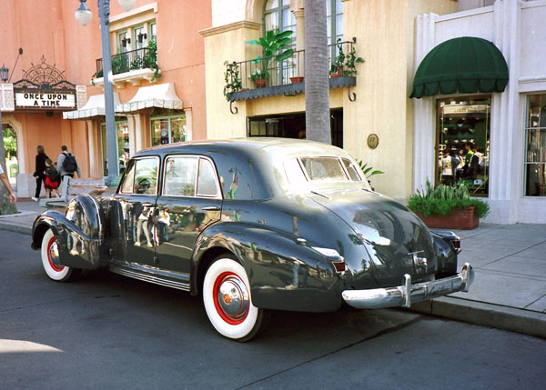 11-1c (98-F06-35) 1939 Cadillac 62 Fisher Touring Sedan.jpg