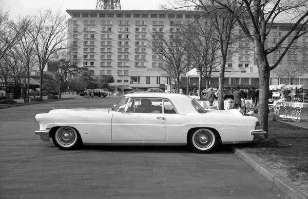 11-1c 321-17 1956 Lincoln Continental MkⅡ.jpg