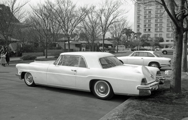 11-1d 321-18 1956 Lincoln Continental MkⅡ.jpg