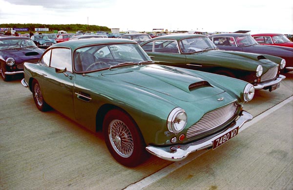 12-1a(261a) 00-37-25 1958-60 Aston Martin DB4 sr.1 sports Saloon.jpg