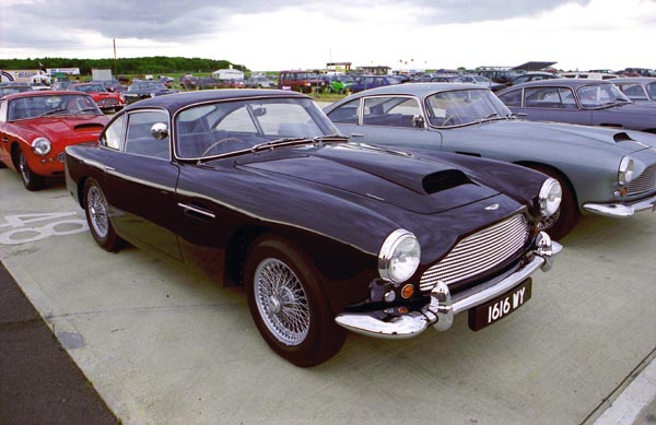 12-2a (262a) 1960-61 Aston Martin DB4 sr.2 Sports Saloon.jpg