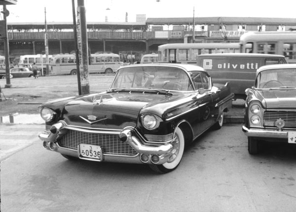 12-4a (091-55) 1957 Cadillac 60 Special 4dr Sedan.jpg