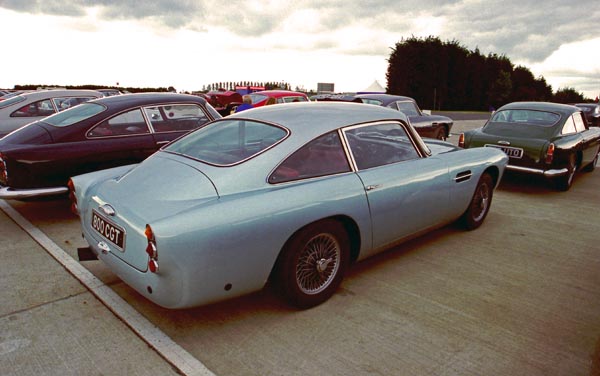 12-4b (266b) 1961-62 Aston Martin DB4 sr.4 Sports Saloon.jpg