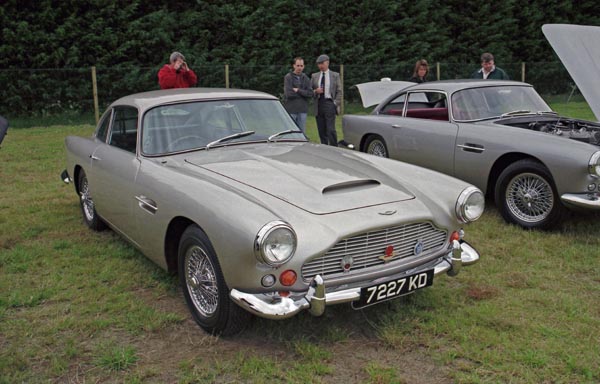 12-5a (268a) 1962-63 Aston Martin DB4 sr.5 Sports Saloon.jpg