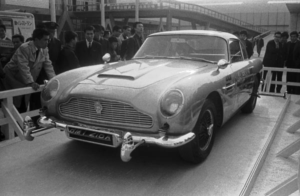 13-2 (275b) 1964 Aston Martin DB5 Sports Saloon (007仕様）.jpg