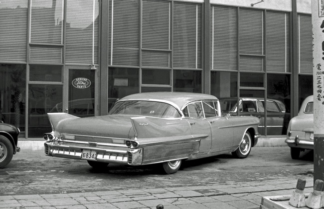 13-4b (049-20) 1958 Cadillac 60special Fleetwood 4dr Hardtop Sedan.jpg